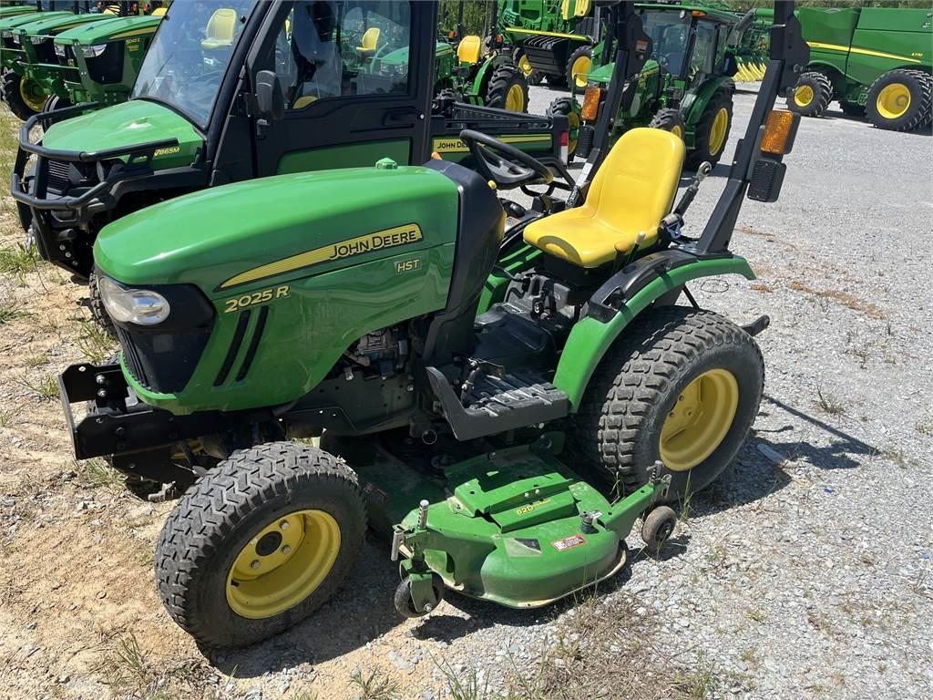 John Deere 2025R Kompakttraktorer
