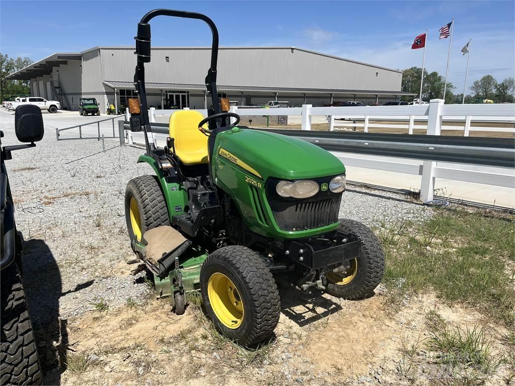 John Deere 2025R Kompakttraktorer
