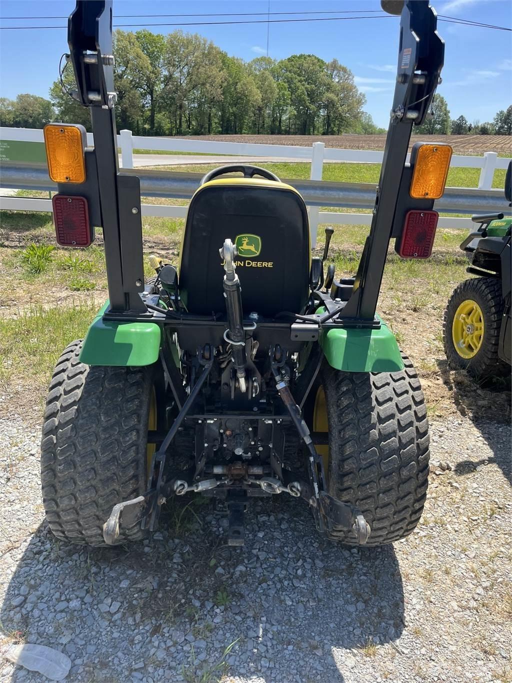 John Deere 2025R Kompakttraktorer