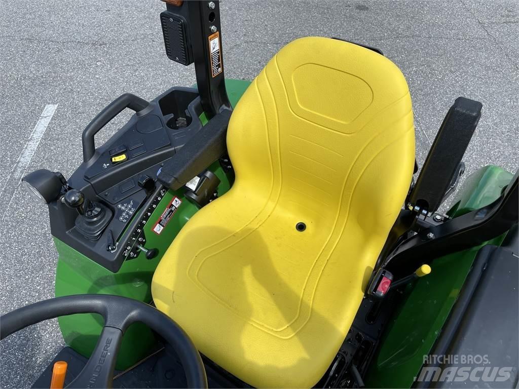 John Deere 2038R Kompakttraktorer