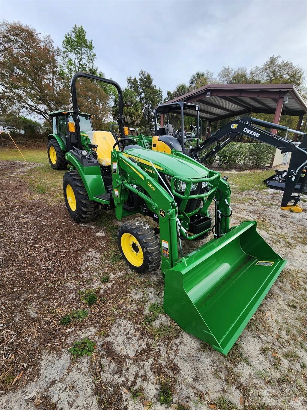 John Deere 2038R Kompakttraktorer