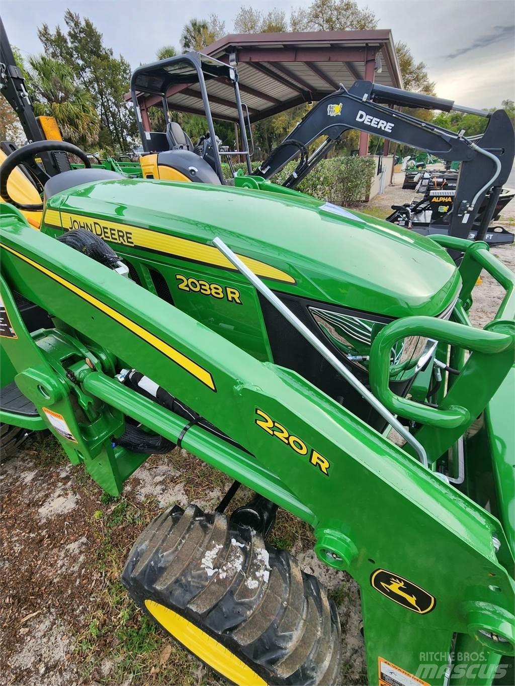 John Deere 2038R Kompakttraktorer