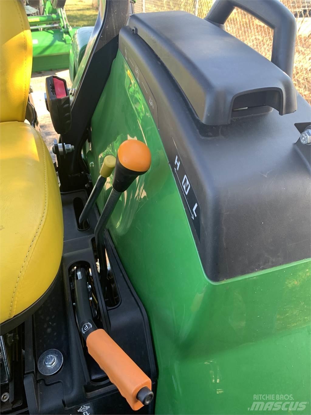 John Deere 2038R Kompakttraktorer