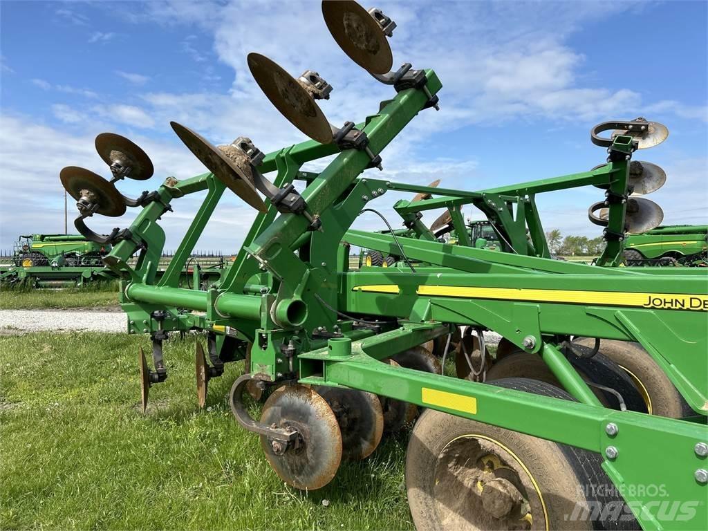 John Deere 2730 Andre Jordforbedrings maskiner og ekstrautstyr