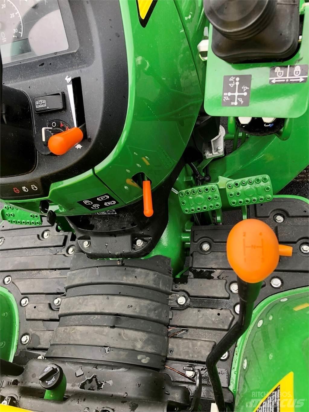 John Deere 3043D Traktorer