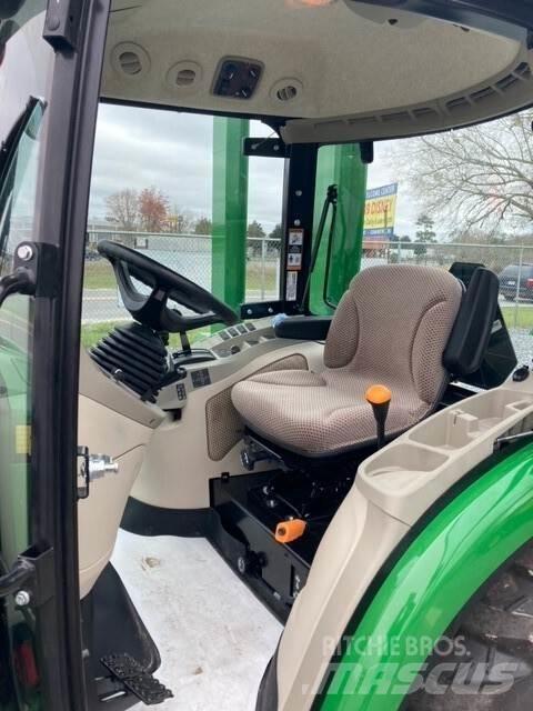 John Deere 3046R Traktorer