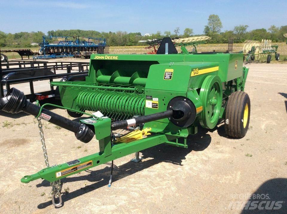 John Deere 348 Firkantpresser