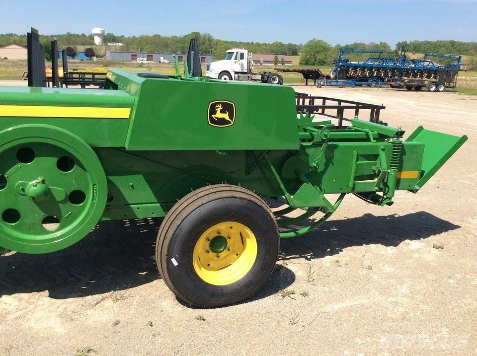 John Deere 348 Firkantpresser