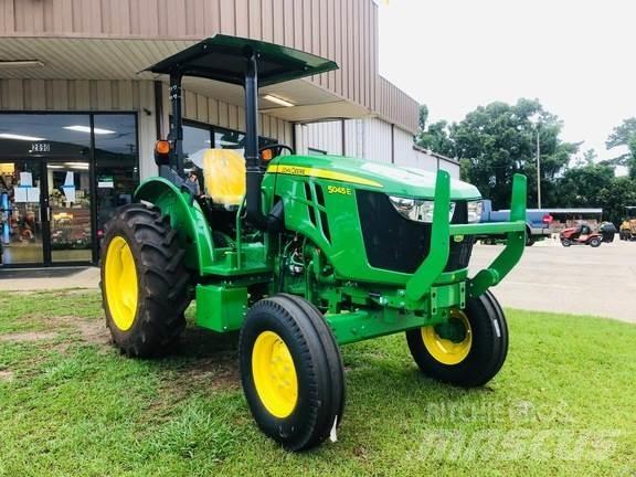 John Deere 5045E Traktorer