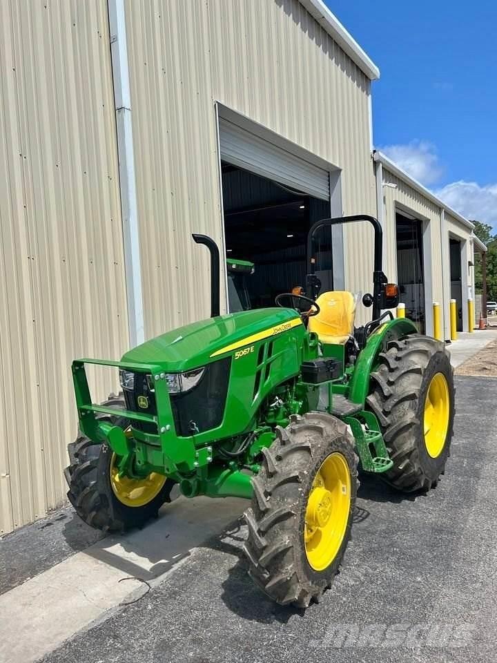 John Deere 5067E Traktorer
