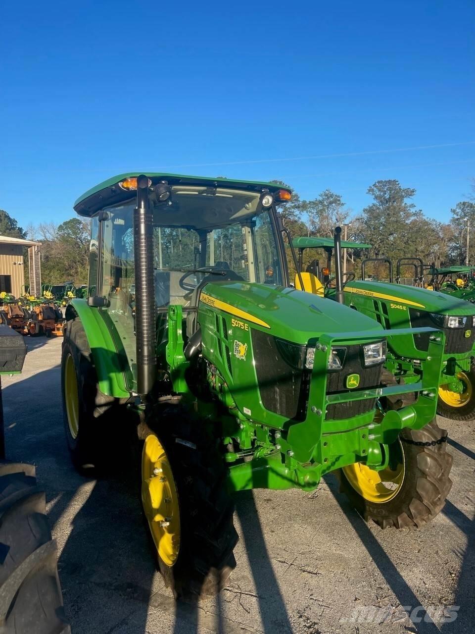 John Deere 5075E Traktorer