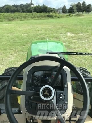 John Deere 6105E Traktorer