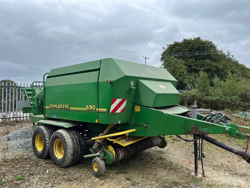 John Deere 690 Firkantpresser