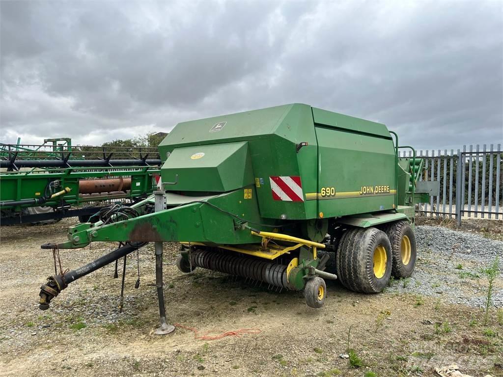 John Deere 690 Firkantpresser