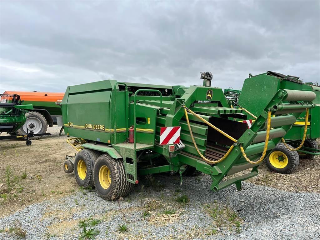 John Deere 690 Firkantpresser