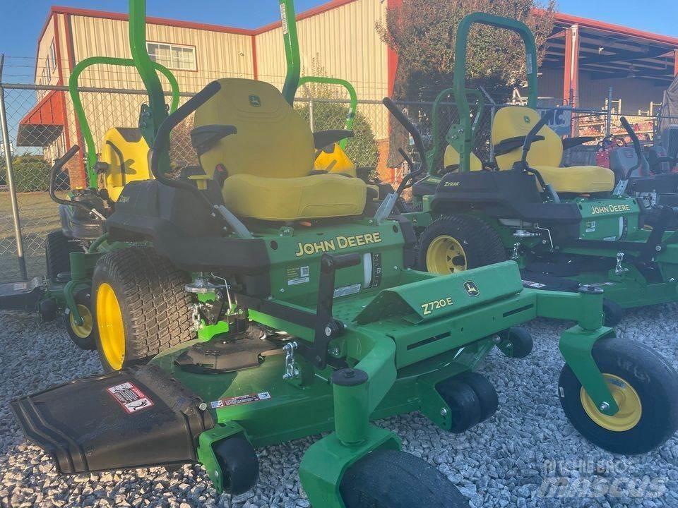 John Deere 720E Spakstyrte gressklippere