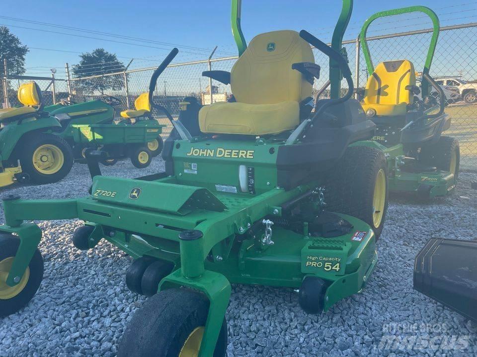 John Deere 720E Spakstyrte gressklippere