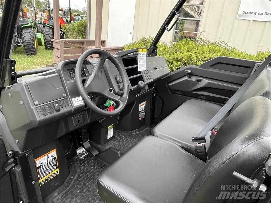 John Deere 835M Redskapsbærere