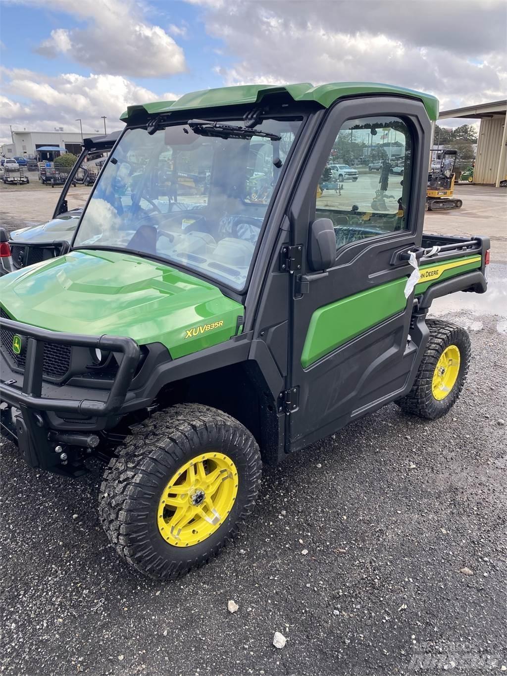 John Deere 835R Redskapsbærere