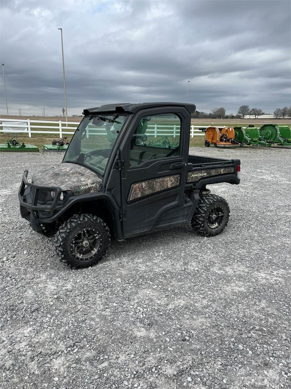 John Deere 835R Redskapsbærere