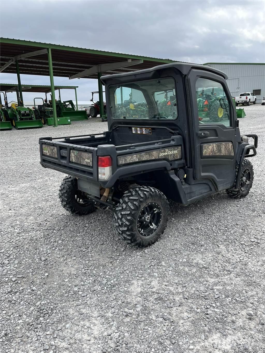John Deere 835R Redskapsbærere