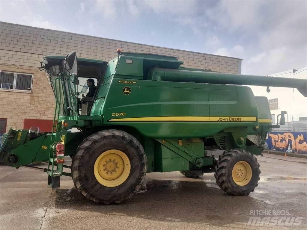 John Deere C670 Skurtreskere