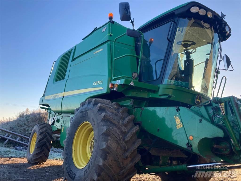 John Deere C670 Skurtreskere