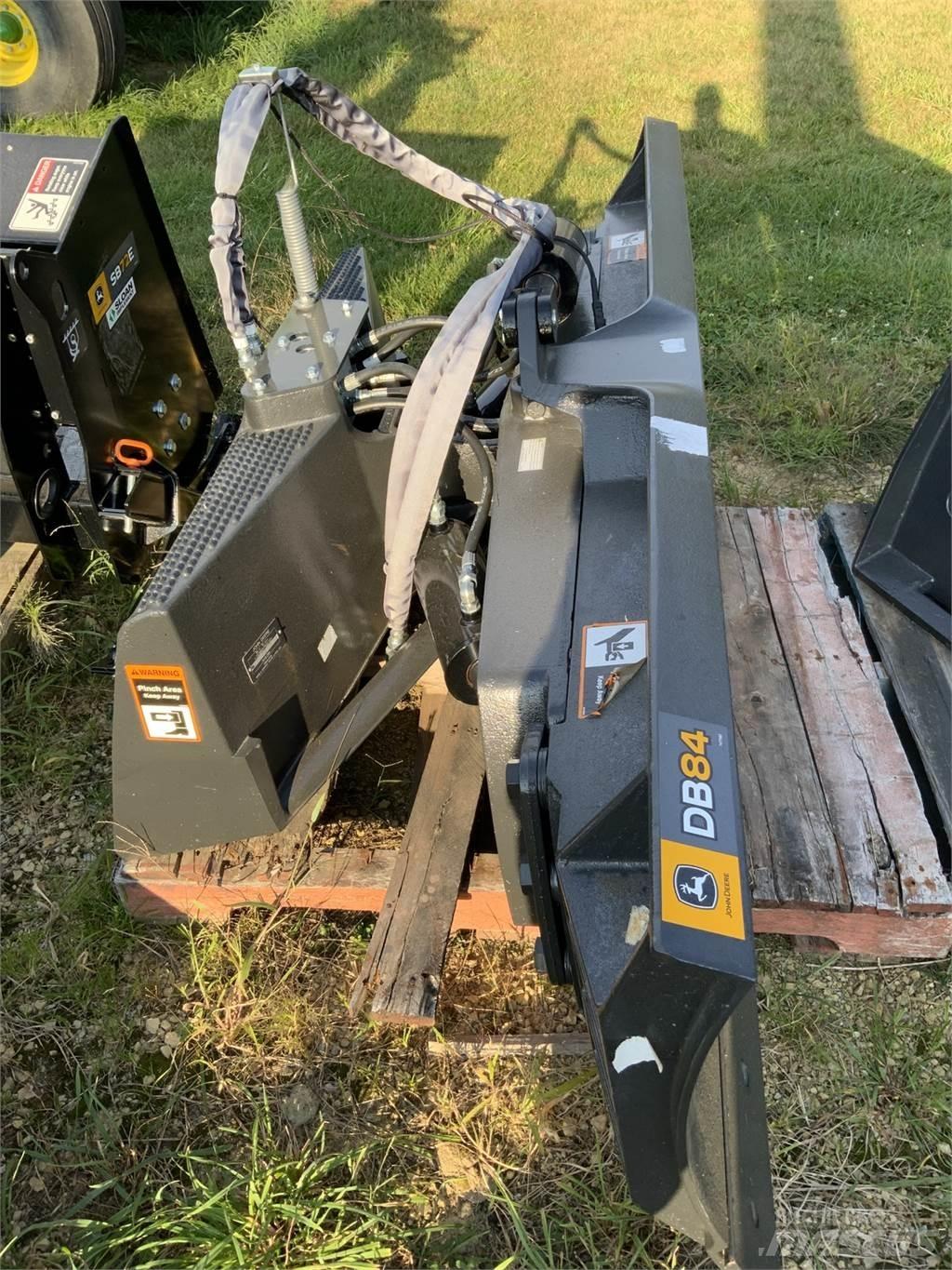 John Deere DB84 Anlegg - Annet