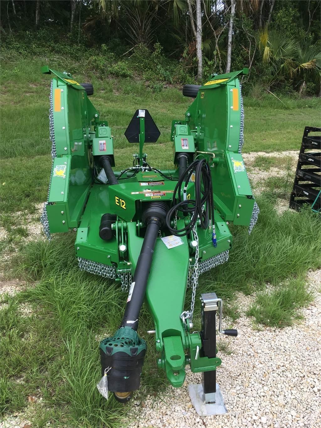 John Deere FC12E Rundballerivere, -kuttere og -utpakkere