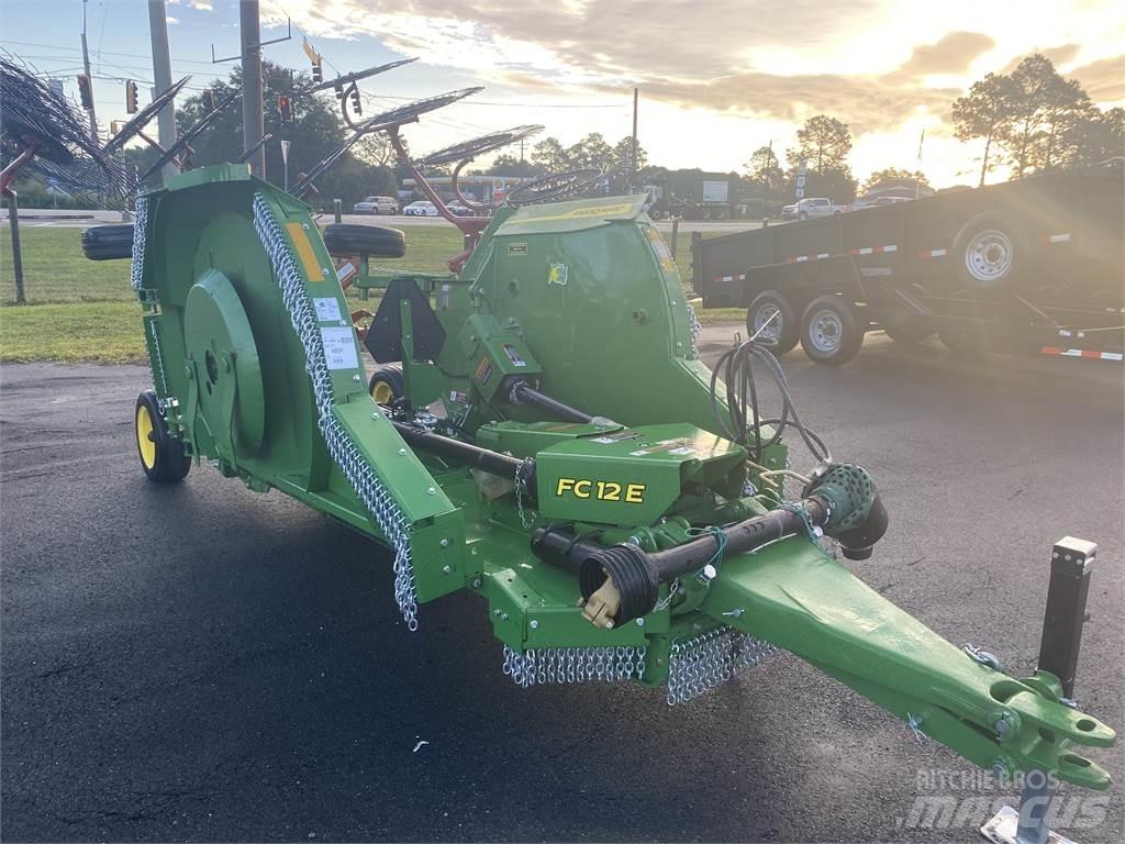 John Deere FC12E Rundballerivere, -kuttere og -utpakkere