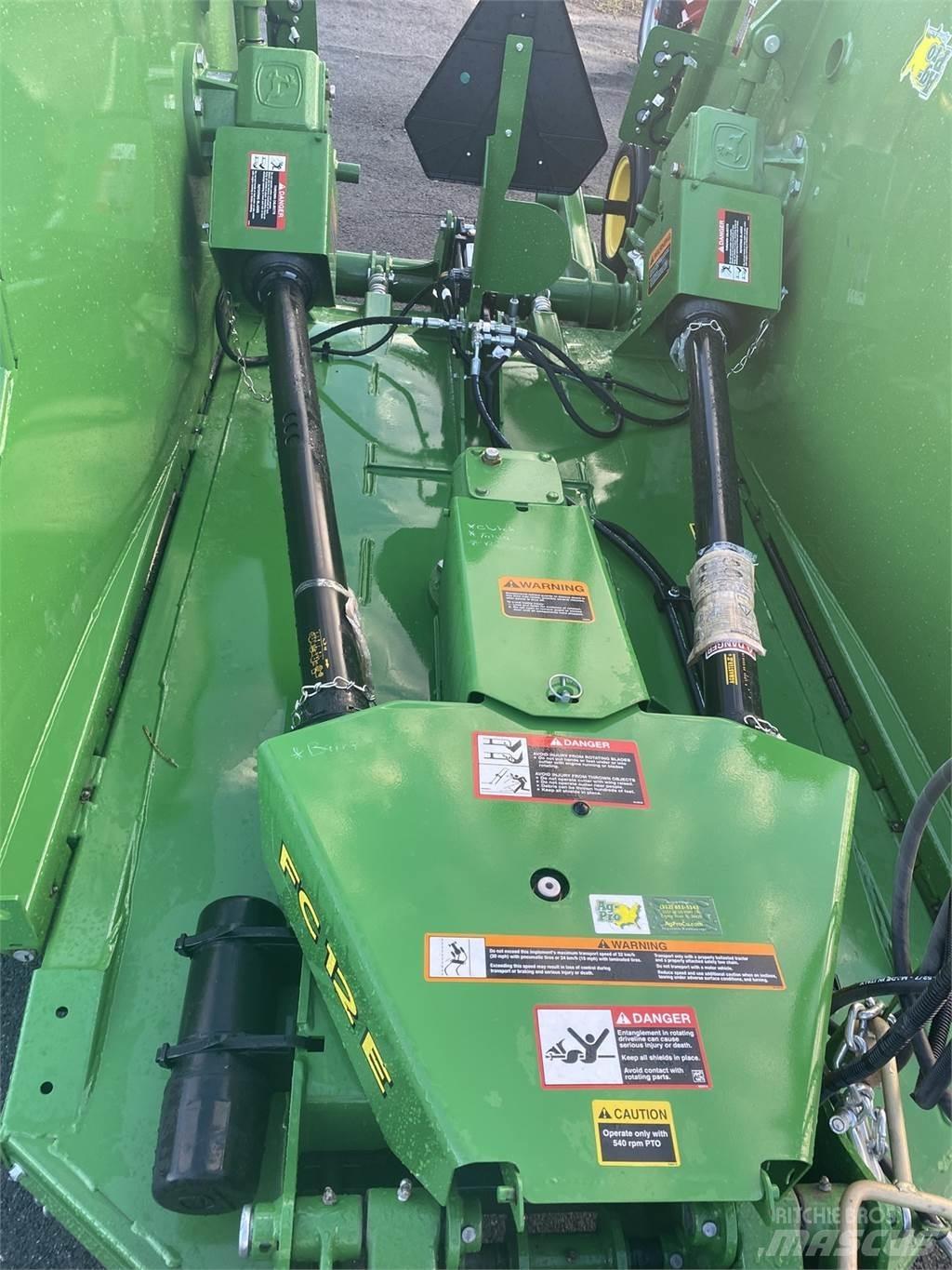John Deere FC12E Rundballerivere, -kuttere og -utpakkere