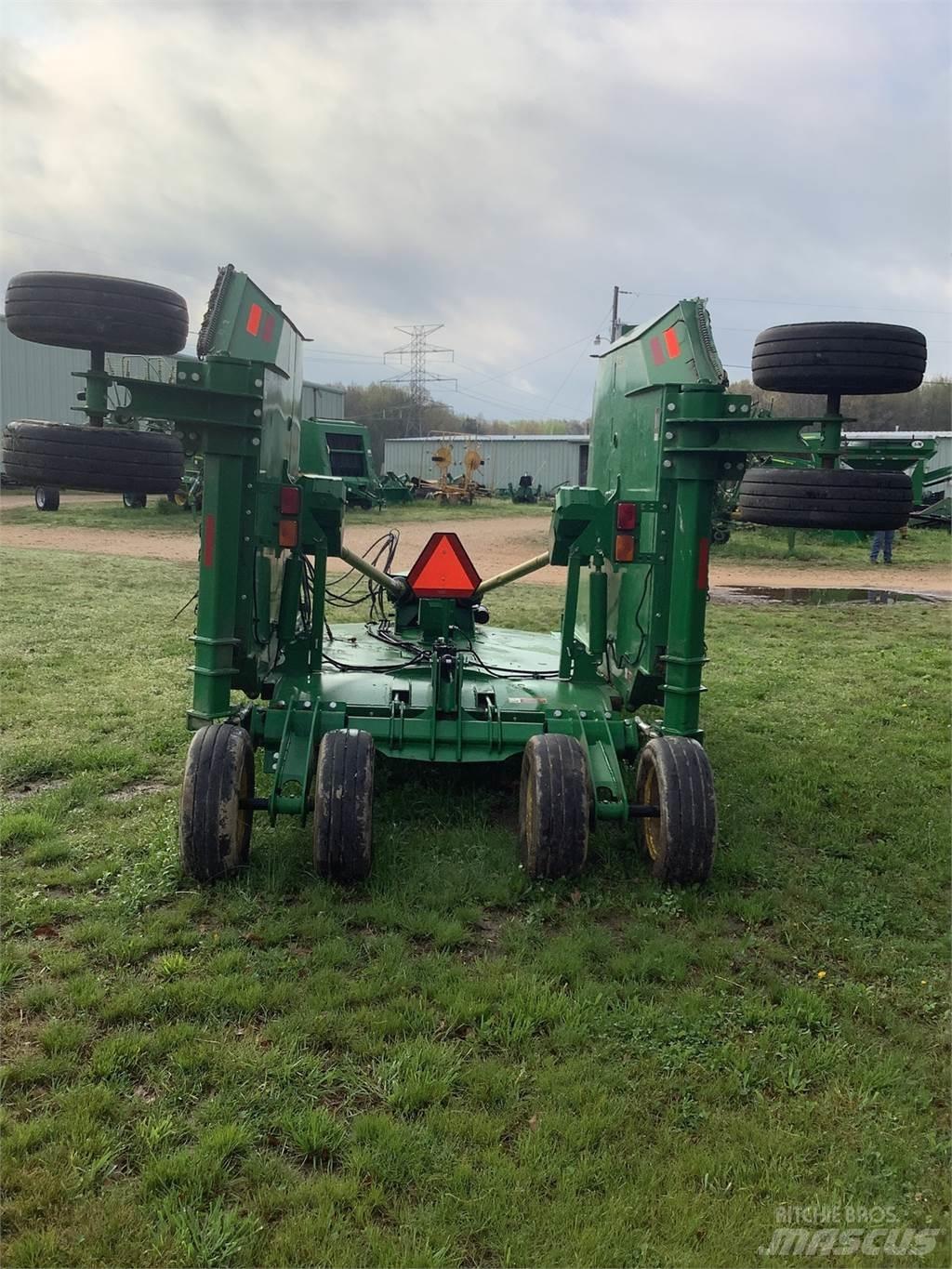 John Deere R20 Rundballerivere, -kuttere og -utpakkere