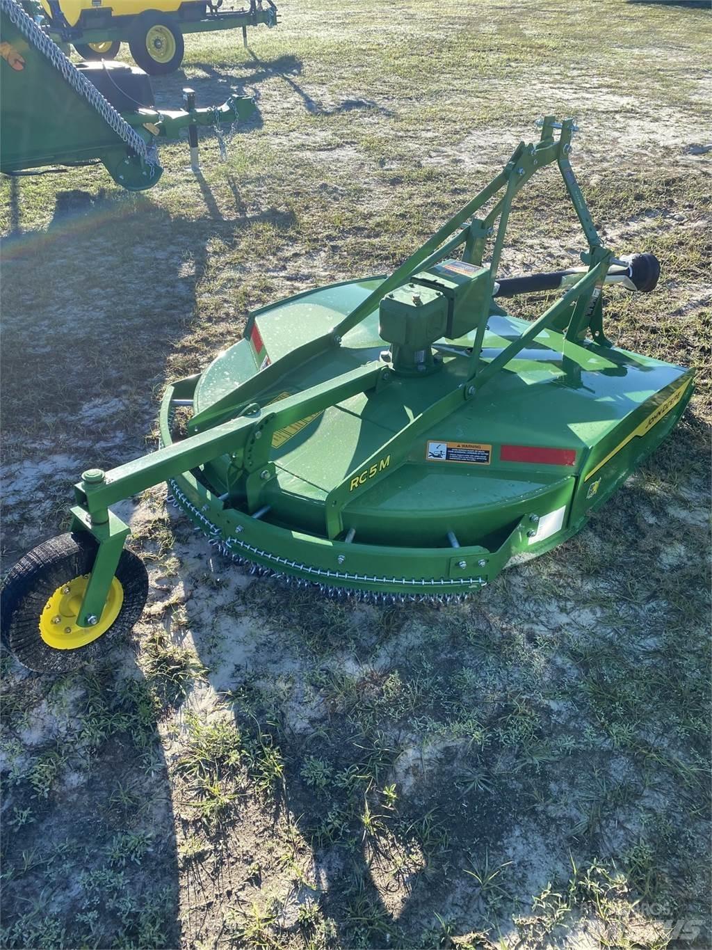 John Deere RC5M Rundballerivere, -kuttere og -utpakkere
