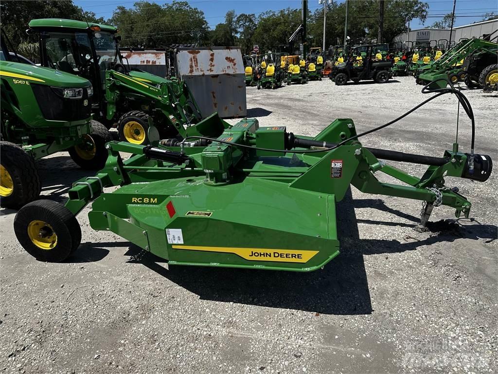John Deere RC8M Rundballerivere, -kuttere og -utpakkere