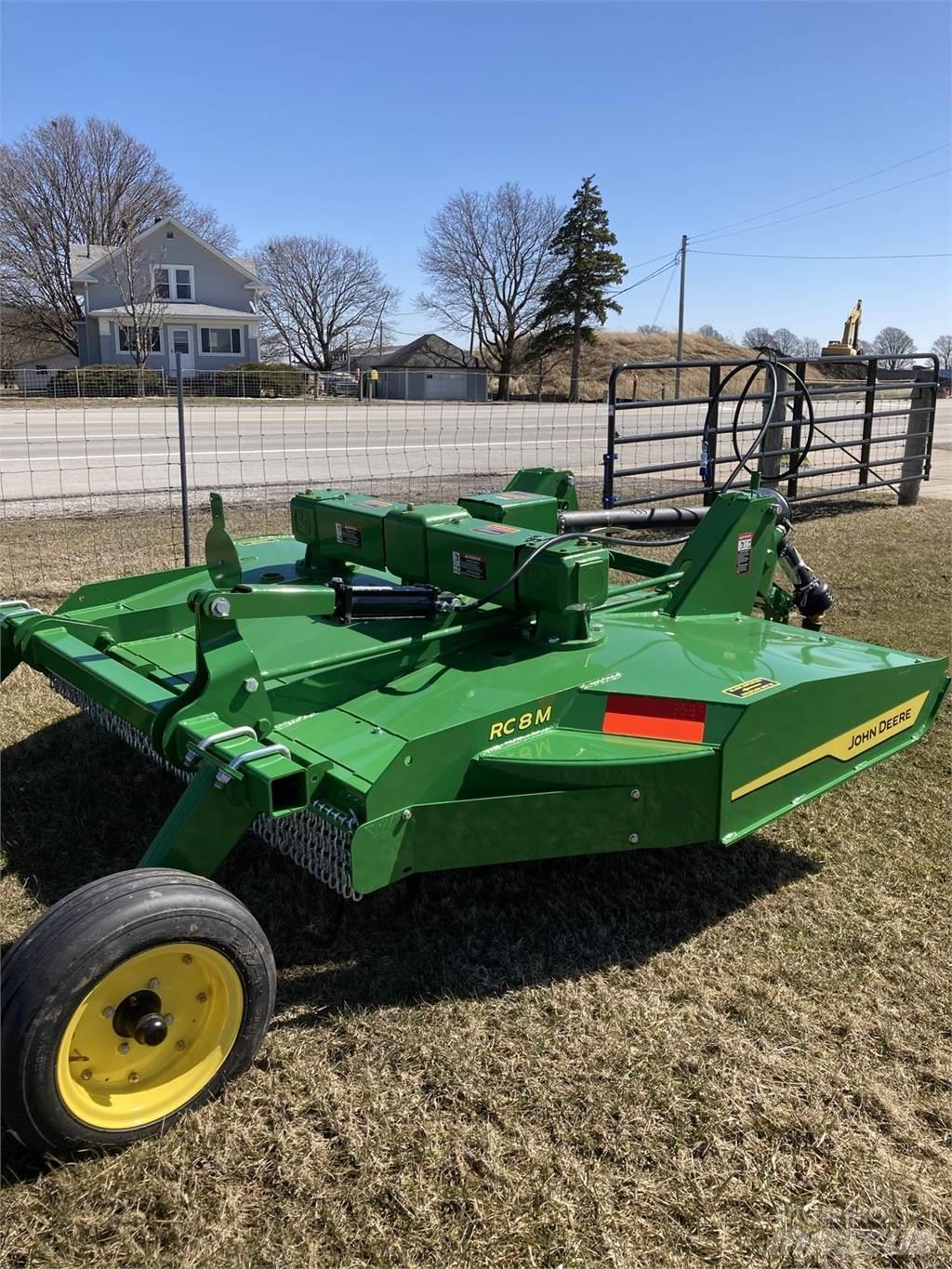 John Deere RC8M Rundballerivere, -kuttere og -utpakkere