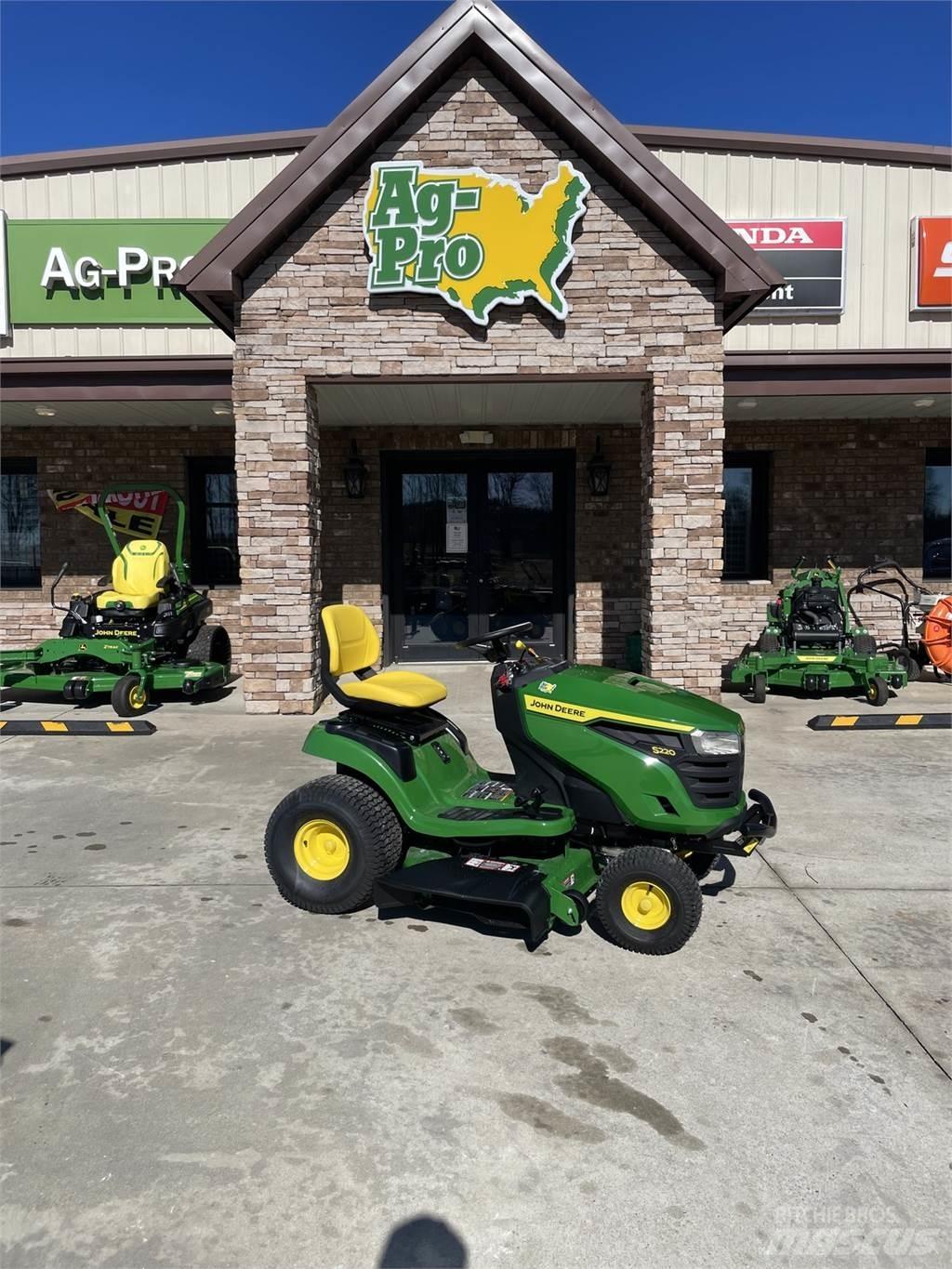 John Deere S220 Sitteklippere