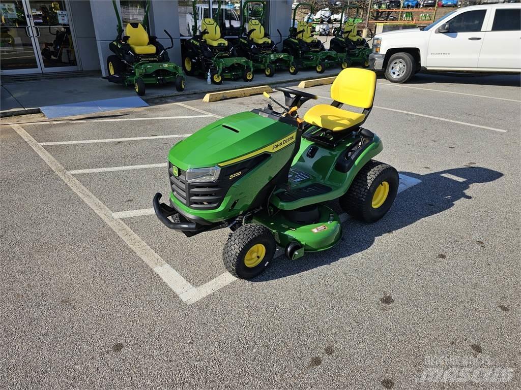 John Deere S220 Sitteklippere