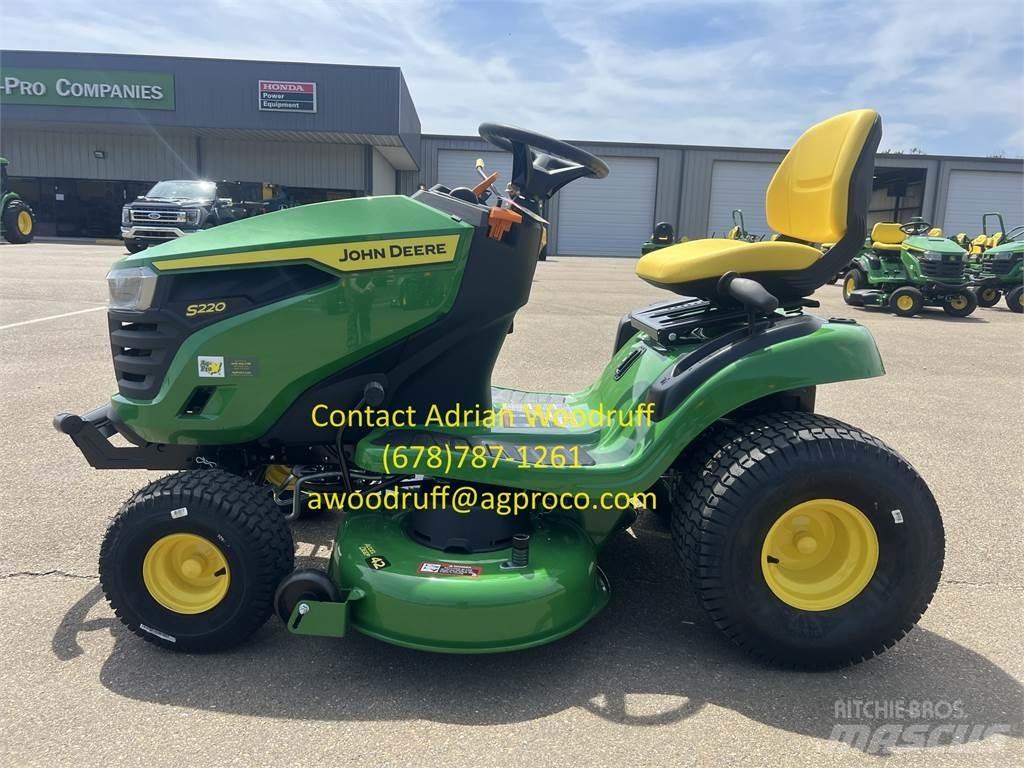 John Deere S220 Sitteklippere
