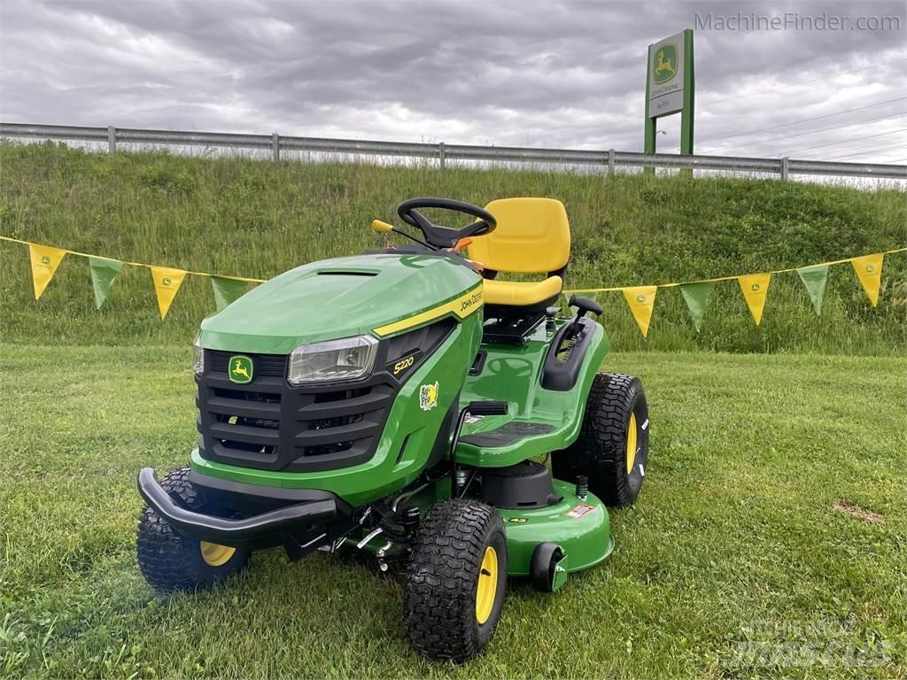 John Deere S220 Sitteklippere