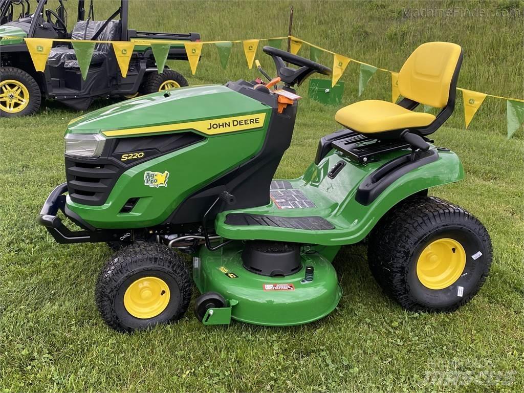 John Deere S220 Sitteklippere