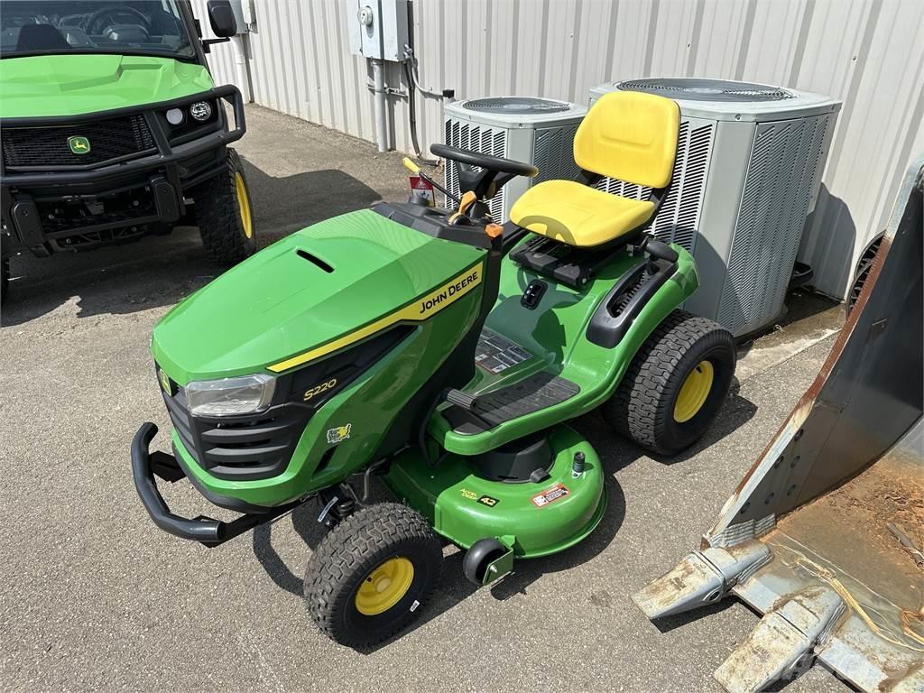 John Deere S220 Sitteklippere