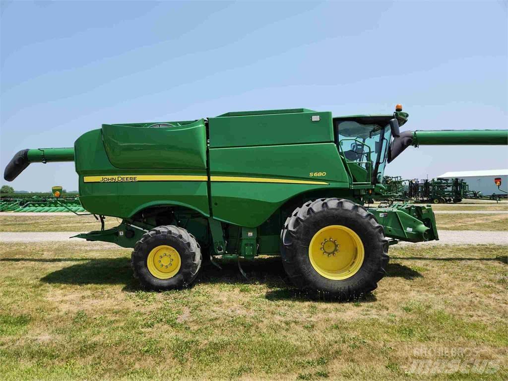 John Deere S680 Skurtreskere