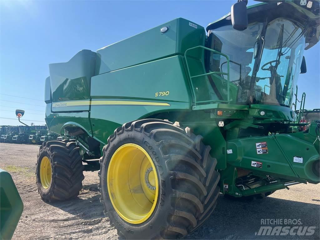 John Deere S790 Skurtreskere