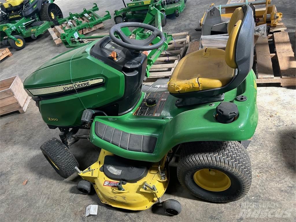 John Deere X300 Sitteklippere