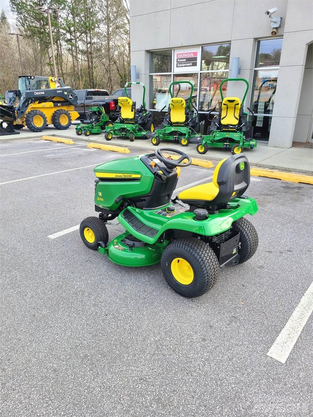 John Deere X330 Kompakttraktorer