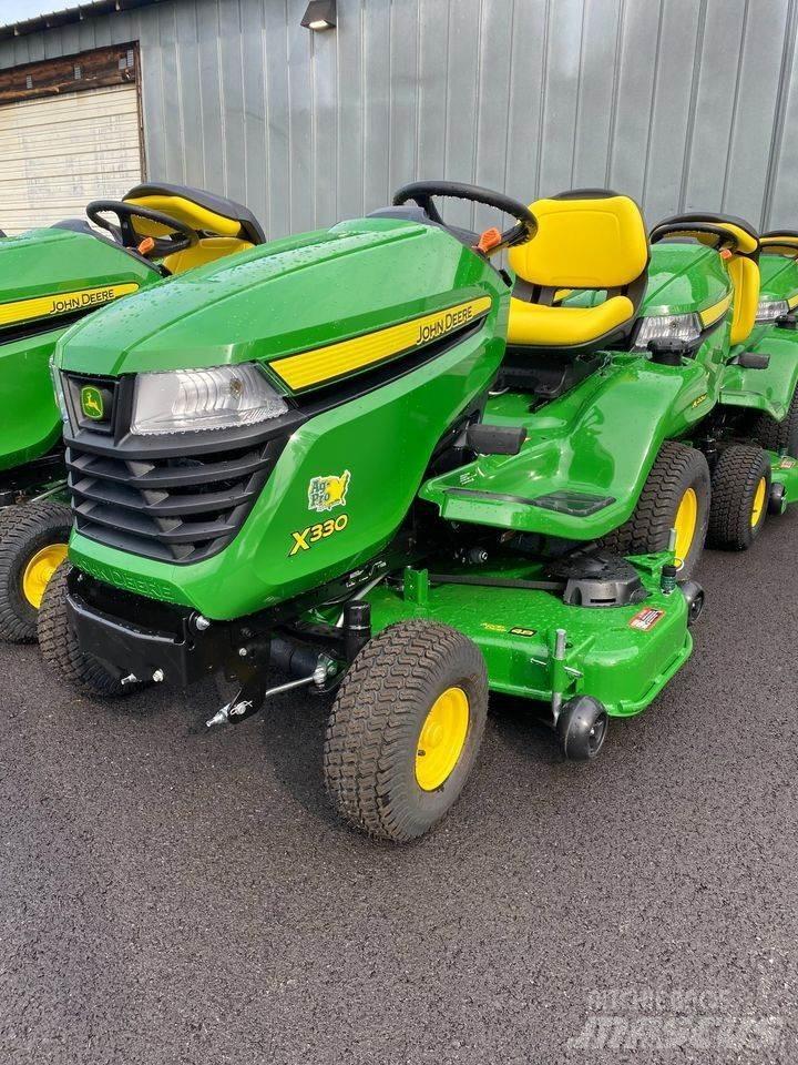 John Deere X330 Kompakttraktorer