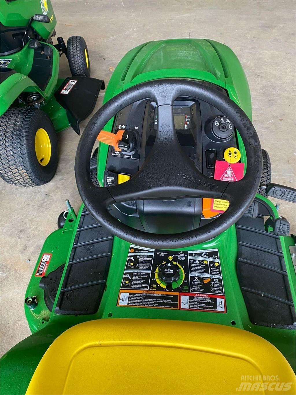 John Deere X330 Kompakttraktorer