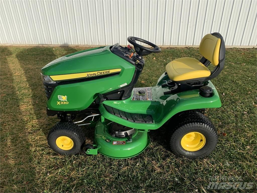 John Deere X330 Kompakttraktorer