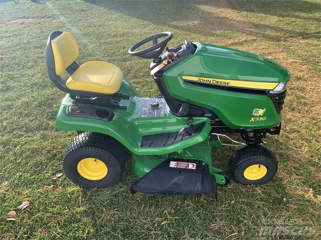 John Deere X330 Kompakttraktorer