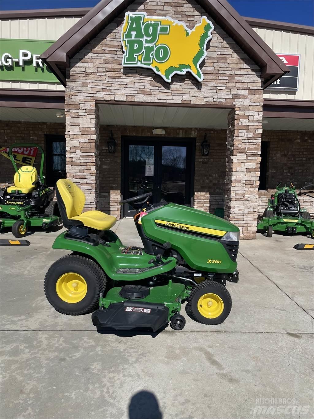 John Deere X380 Kompakttraktorer